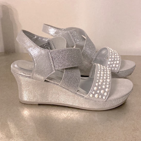 Kenneth Cole Wedge Sandals - Size 3 youth - silver with glitter and pearls - Picture 4 of 7